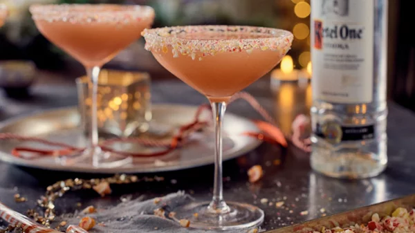 Πιάσε το σέικερ και φτιάξε World Class χριστουγεννιάτικα cocktails