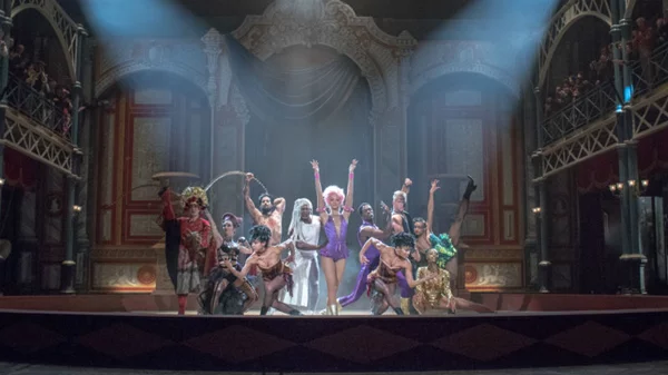 Δείτε το κόκκινο χαλί της πρεμιέρας του «The Greatest Showman»