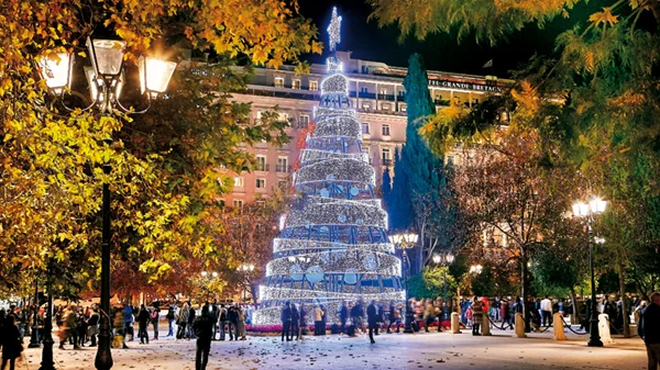 Athens Calling: 22 ματιές στην πόλη που έχει φορέσει τα γιορτινά της! 