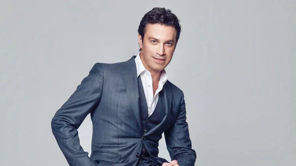 Ο Μάριος Φραγκούλης μιλάει για τις εορταστικές συναυλίες του