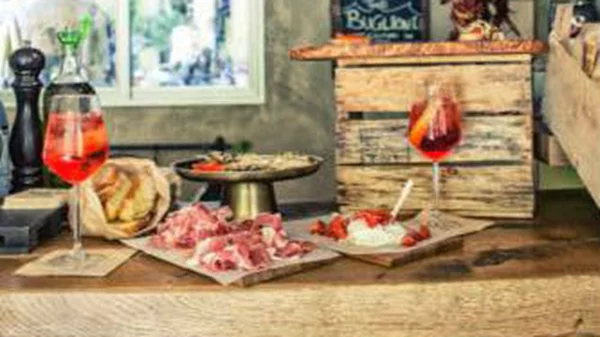 Για ένα Spritz στο «Drupes & Drips» 