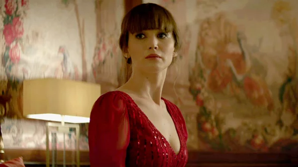 Η Τζένιφερ Λόρενς σαγηνεύει και σκοτώνει στα τρέιλερ της εβδομάδας