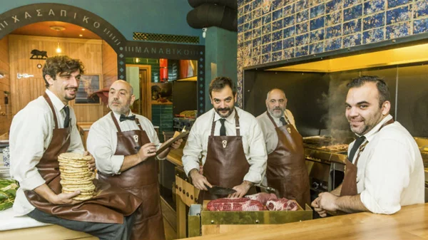 Το κουιντέτο του «Cookoovaya» παίζει… σουβλάκι