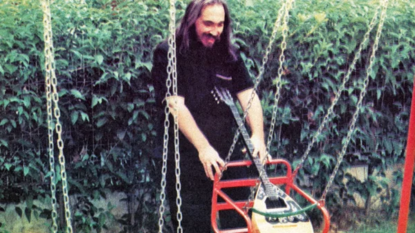 Η πιο τρελή, απολαυστική και… «εξωγήινη» συνέντευξη του Τζίμη Πανούση έγινε στο «αθηνόραμα» τον Οκτώβρη του 1988