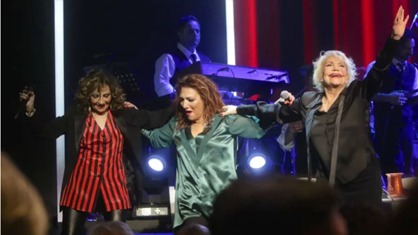 Τρία κορίτσια ξεσηκώνουν το «Γκάζι Live»