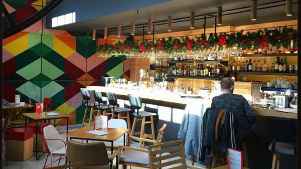 Ένα πατρινό «κοράκι» προσγειώνεται στο Παγκράτι