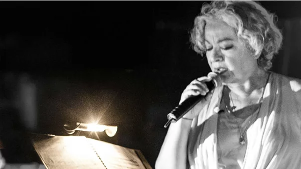 Η Τάνια Τσανακλίδου «κλαμπάρει» στον «Σταυρό»