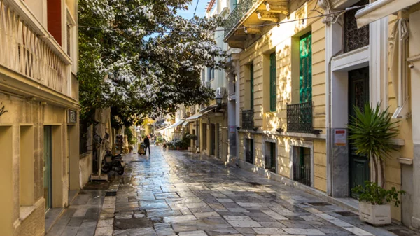 Η ομορφότερη γειτονιά της Αθήνας μας συστήνεται με έναν περίπατο στον χρόνο