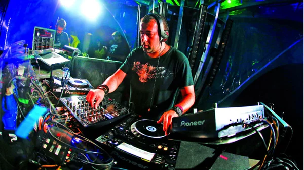 O «βαρόνος της techno» στην Αθήνα