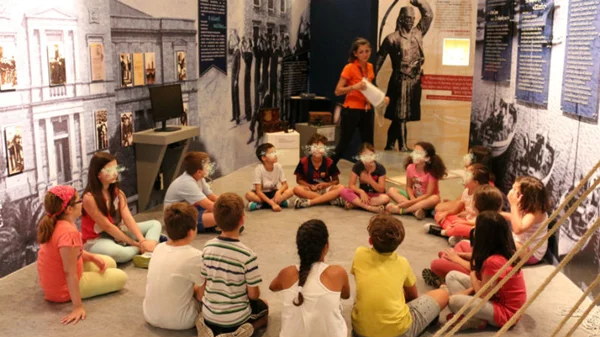 Το Μάρτιο τα παιδιά μαθαίνουν τις ρίζες των υπολογιστών αλλά και του ελαιόλαδου!  