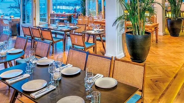 «Σελήνη Meze»: Η εμβληματική γεύση της Σαντορίνης στο «Ark»