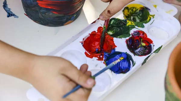 Ζωγραφική και χειροτεχνίες με την Αθήνα… στο πιάτο