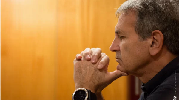 «Έρωτας ή τίποτα» τραγουδάει ο Γιώργος Νταλάρας