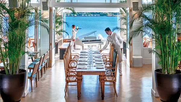 «On the Verandah»: To καλύτερο εστιατόριο των Σπετσών έρχεται στο «Ark»