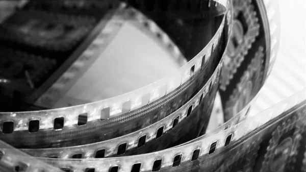 Πώς θα βλέπουμε τις ελληνικές ταινίες σε 40 χρόνια; Η ΕΣΠΕΚ και το Γαλλόφωνο Φεστιβάλ απαντούν