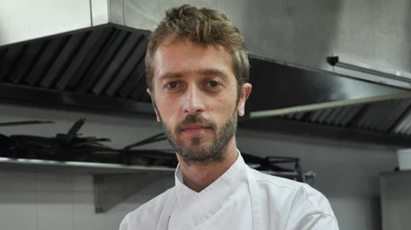 Ο Θοδωρής Παπανικολάου παρλάρει ιταλικά