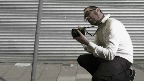 Ο Κ. Βήτα παίζει μουσική για τα γενέθλια του «Ιπποπόταμου»