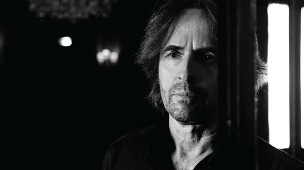 Το «Film Noir» του Βασίλη Λέκκα έχει πολλά χρώματα και αισθήματα