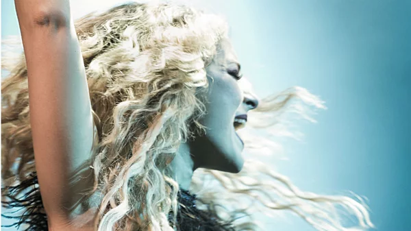 (Ξανα)μπήκαμε στο όμορφο όνειρο της Νατάσσας Μποφίλιου