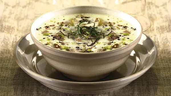 Μαγειρίτσα: 18 αχνιστά ραντεβού με την παράδοση 