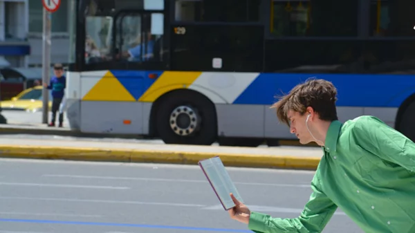 Η Αθήνα σε περιμένει να τη διαβάσεις