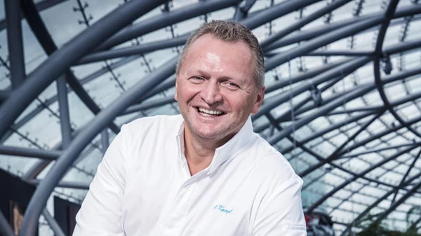 Ο τριάστερος Peter Knogl για δύο βράδια στη «Σπονδή»