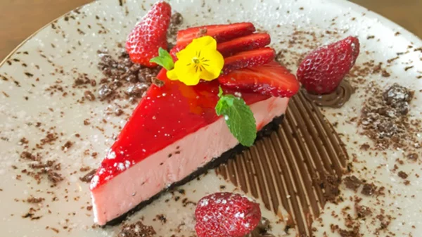 Πέντε συναντήσεις φράουλας και σοκολάτας