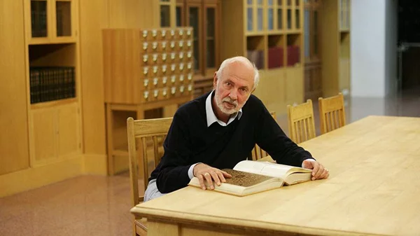 Έφυγε ο Άγγελος Δεληβορριάς, διευθυντής του Μουσείου Μπενάκη για 41 χρόνια