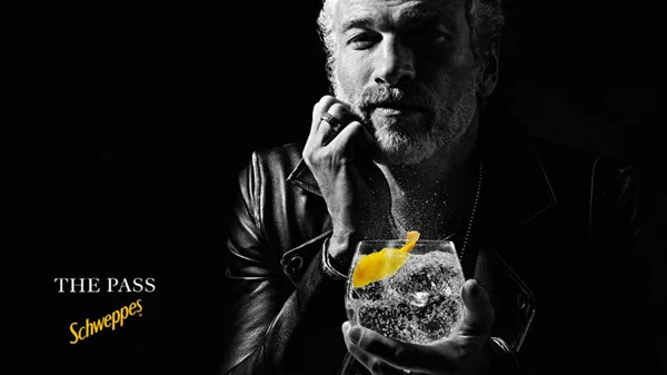 Ο νέος διαγωνισμός THE PASS by Schweppes σε πάει «Άμλετ»