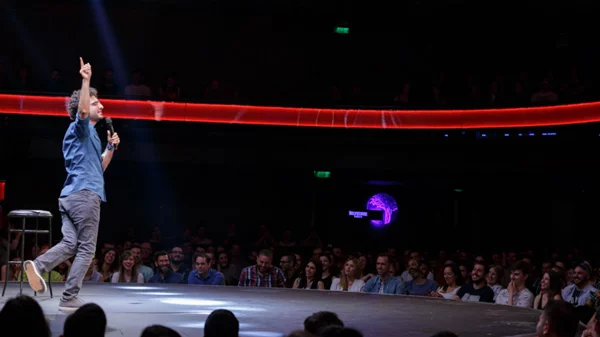 Χωρίς καμία υπερβολή, το stand up γράφει ιστορία φέτος στο Athens Comedy Festival