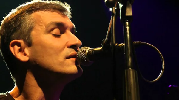 Ο Σταυρός του Νότου την ακούει λαϊκά