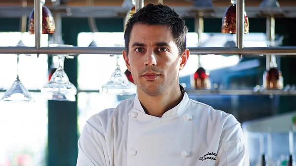 Ο Αλέξανδρος Χαραλαμπόπουλος ταξιδεύει το «Sense» στην Ελλάδα