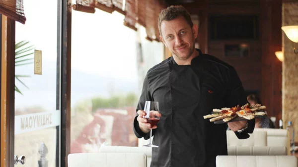 «Ναουμίδης»: Παράδοση με μοντέρνα διάθεση για μια βραδιά στο «Ark» 