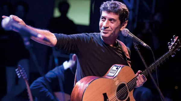 Ο Θανάσης και ο Σωκράτης  γεμίζουν πλατείες