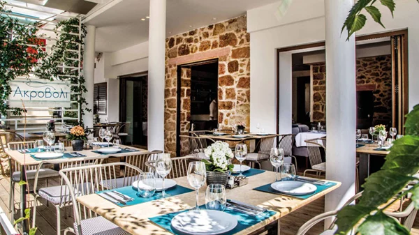 Ψαροφαγία με τη Βούλα σε μία κομψή μονοκατοικία