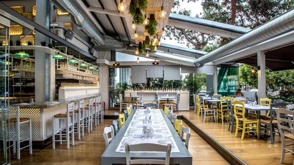 Γλυφάδα στον αφρό