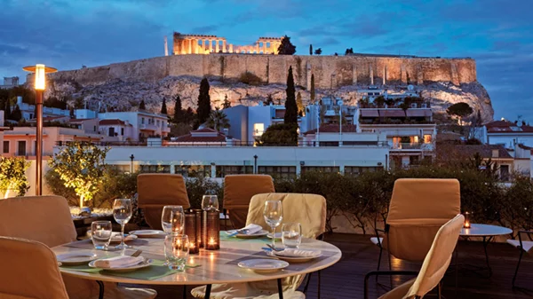 «Point A»: λιτή κομψότητα με φόντο την Ακρόπολη