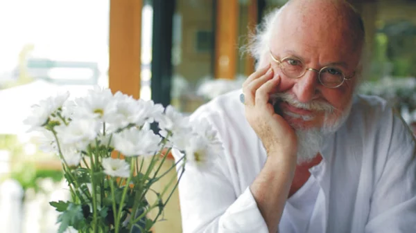 Ο Διονύσης Σαββόπουλος κάνει.. κατάληψη στην Ταράτσα του Φοίβου