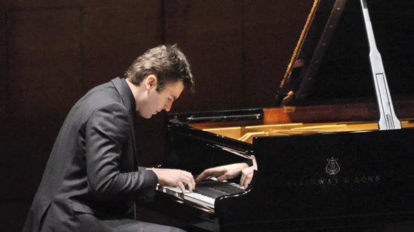 Πιάνα ρομαντικά, σύγχρονα και όχι μόνο: ενδιαφέροντα ρεσιτάλ Παληού και Λιάτσου