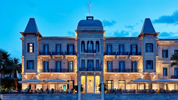 Η νέα «αυλή» του «Ποσειδωνίου» αγαπά το εκλεκτό κρέας