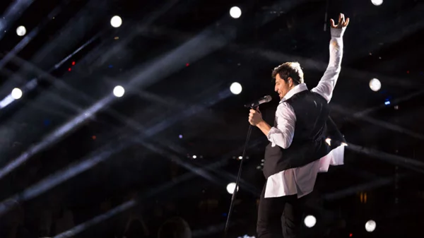 Ο Σάκης Ρουβάς live στο Island