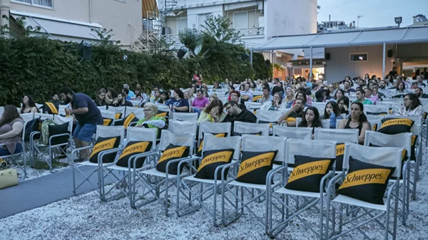 Ένα ολόκληρο θερινό σινεμά γέμισε με μέλη του THE PASS by Schweppes
