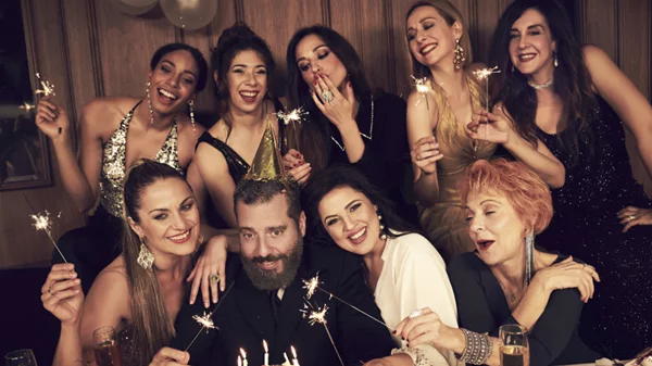 Ο Γιώργος Πέτρου με την «Παρέα» του