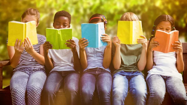 Πειρατές, αρχαίοι πολιτικοί, ο Σουάρες και πολλά ακόμη σε 10 παιδικά βιβλία για κάθε ηλικία