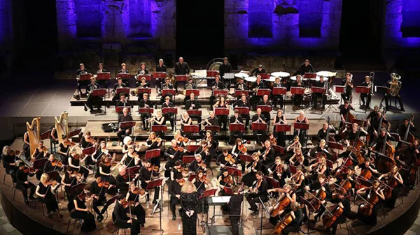 Όταν οι διεθνείς ορχήστρες («Φιλαρμόνια» — Συμφωνική «Τσαϊκόφσκι») επανέρχονται στο Φεστιβάλ Αθηνών και το Ηρώδειο