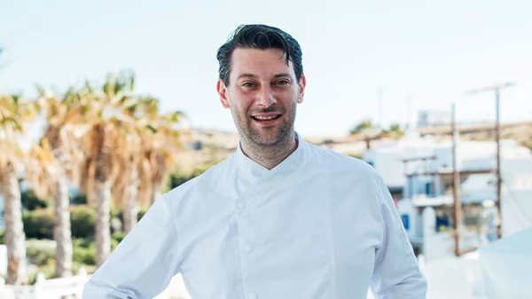 Ο Olivier Campanha εμπνέεται από τον ήλιο και τη θάλασσα και κλέβει τις εντυπώσεις στο «La Veranda» της Μυκόνου