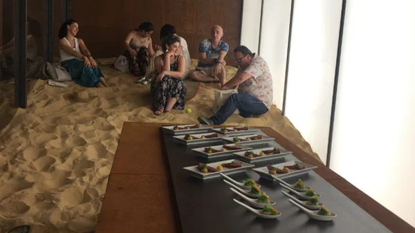 Μια extravagant γευστική εμπειρία μέσα στους πλέον φουτουριστικούς χώρους εστίασης