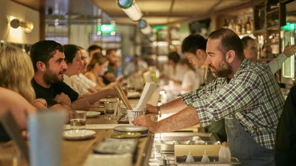 Hot Tables: Ποια είναι τα πιο δύσκολα τραπέζια της πόλης;