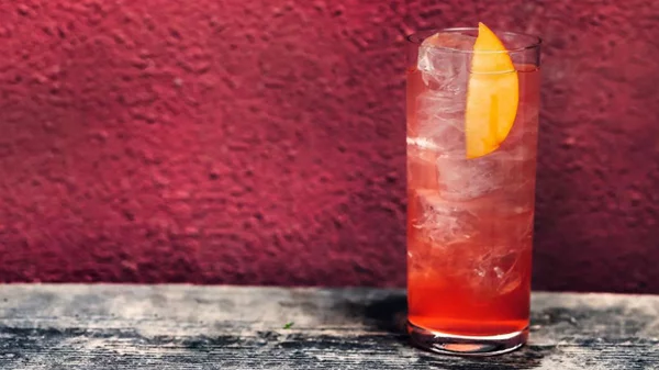 Ένα δέντρο άνθισε στο 9βήτα 