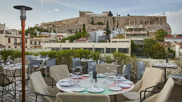 Σε ποιες ταράτσες θα δειπνήσεις με θέα την Ακρόπολη;